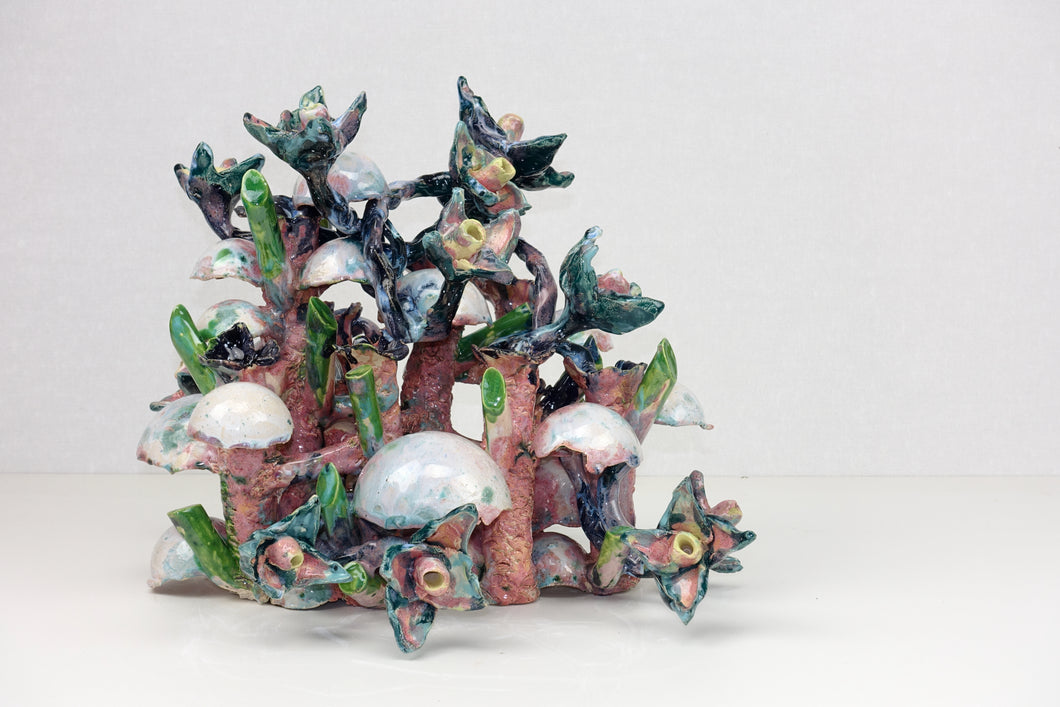 Tinka Pittoors, Glazed Ceramics, Oorlog, First Touch, H 3O x L 30 x P 30 cm, 2023