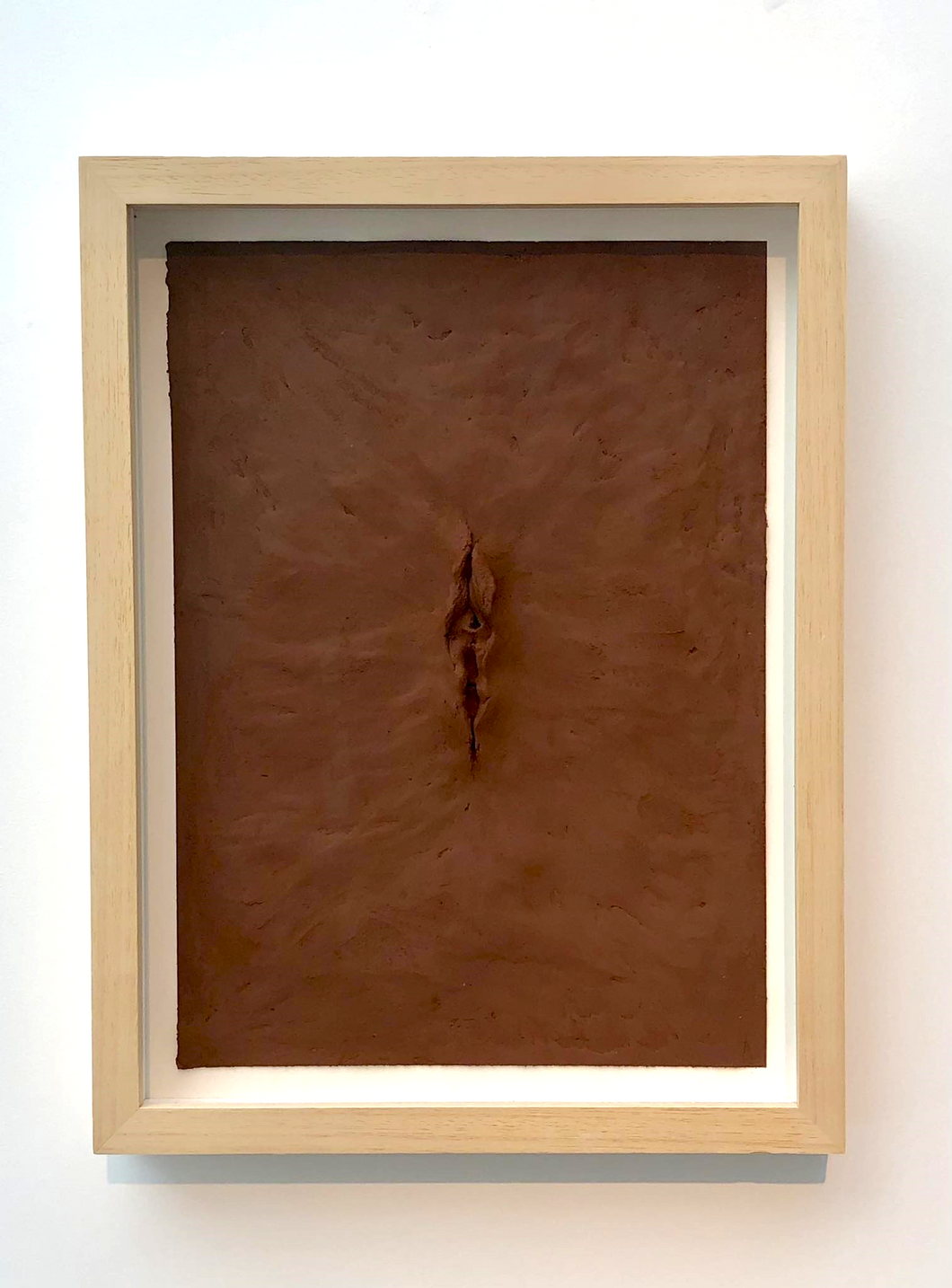 Rachel Labastie, Le Coeur du corps, Argile Crue Sur Papier, H 40 x L 30  cm 2022