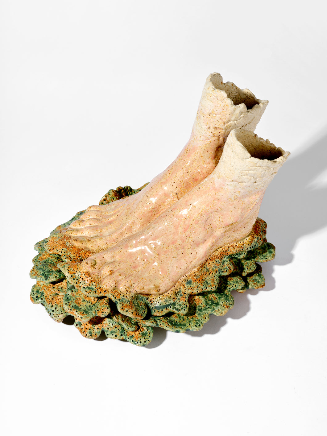 Valérie DELARUE, Frotty foots , Grès émaillé, 36 x 30 cm, 2015 © Valérie Delarue