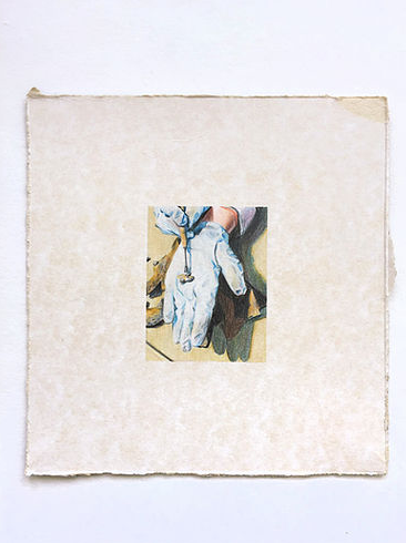 Arthur AILLAUD, Main gantée bleue, Crayon de couleur sur carton, 20 x 19 cm, 2020