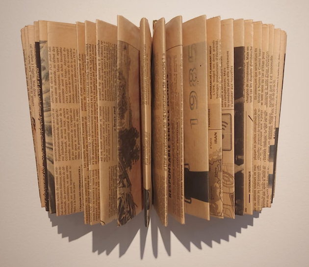 Bernadette Chéné, 'Information vertical', Papier journal, 16 x 24 cm, 2017