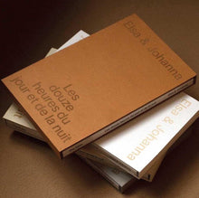 Charger l&#39;image dans la galerie, Elsa &amp; Johanna, Coffret collectionneur Ce que vaut une femme – les douze heures du jour et de la nuit, The EyesPublishing, 2022
